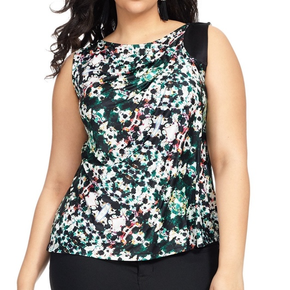 ISABEL & ALICE Tops - ❗5 For $2️⃣5️⃣ Bundle Sale❗️ Abstract Printed Scoop-Neck Top